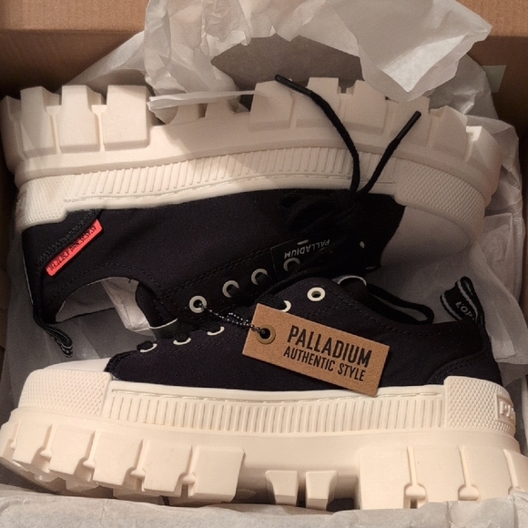 Palladium Women's Black and Cream Sneakers - Picture 4 of 5